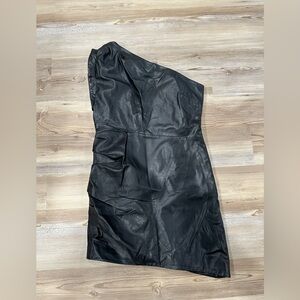 VGUC Lamarque women’s M leather one shoulder black dress
